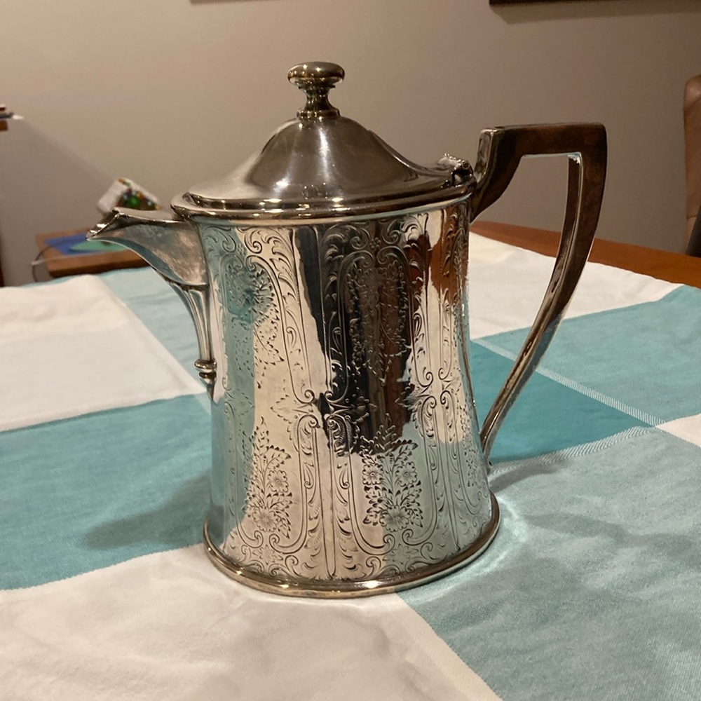 Silveplate insulated coffee/hot water urn